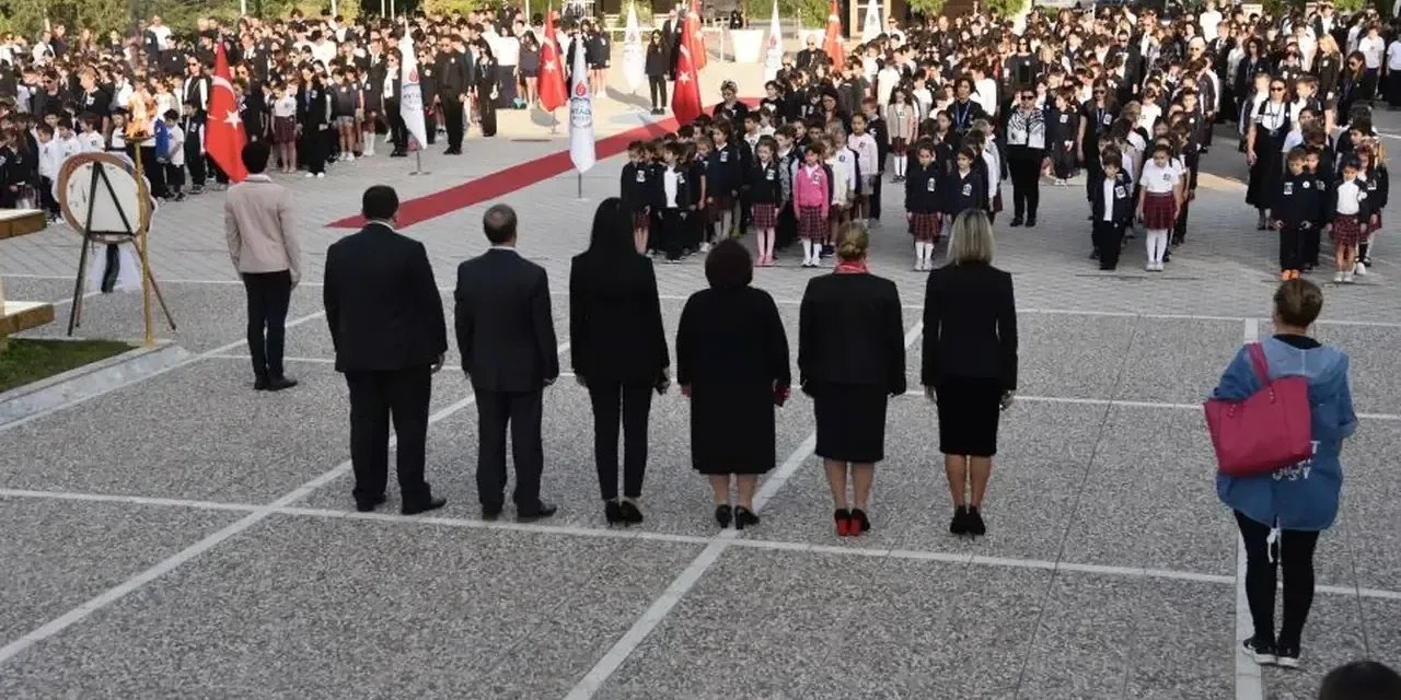 10 Kasım Törenleri Ara Tatile Denk Geldi! Öğretmenler ve Öğrenciler Ne Yapacak?
